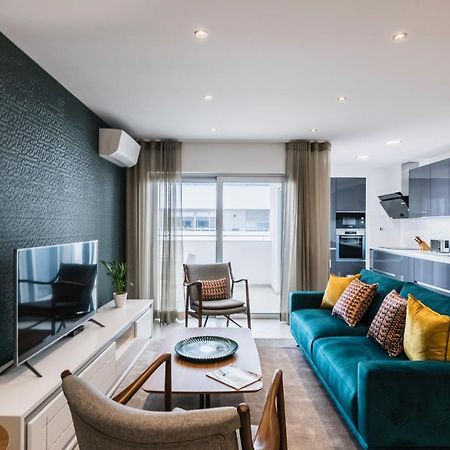 Coolhouses Lagos, 2 Bed Stylish City Flat, Rooftop Shared Pool, Clayheart Bagian luar foto
