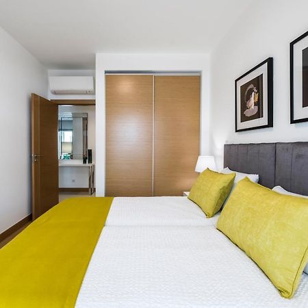 Coolhouses Lagos, 2 Bed Stylish City Flat, Rooftop Shared Pool, Clayheart Bagian luar foto