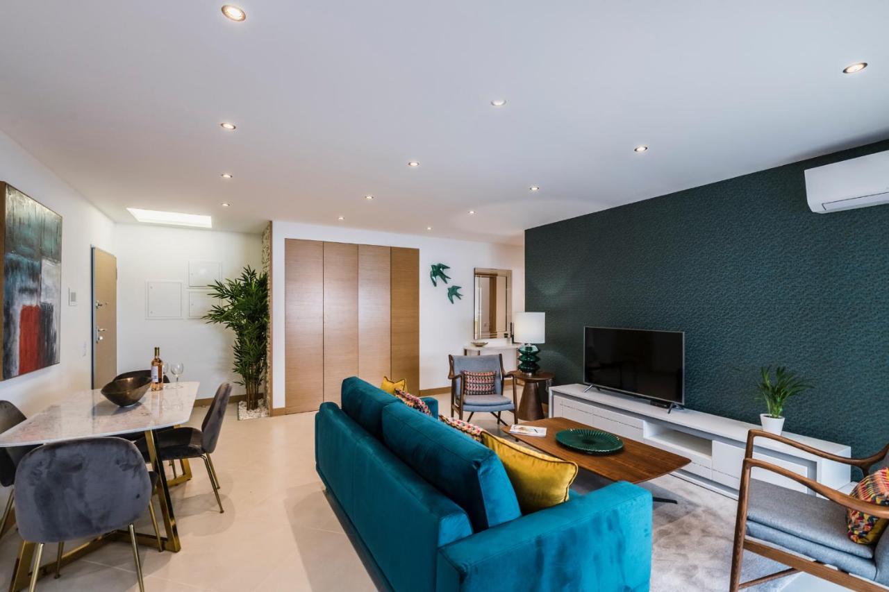 Coolhouses Lagos, 2 Bed Stylish City Flat, Rooftop Shared Pool, Clayheart Bagian luar foto