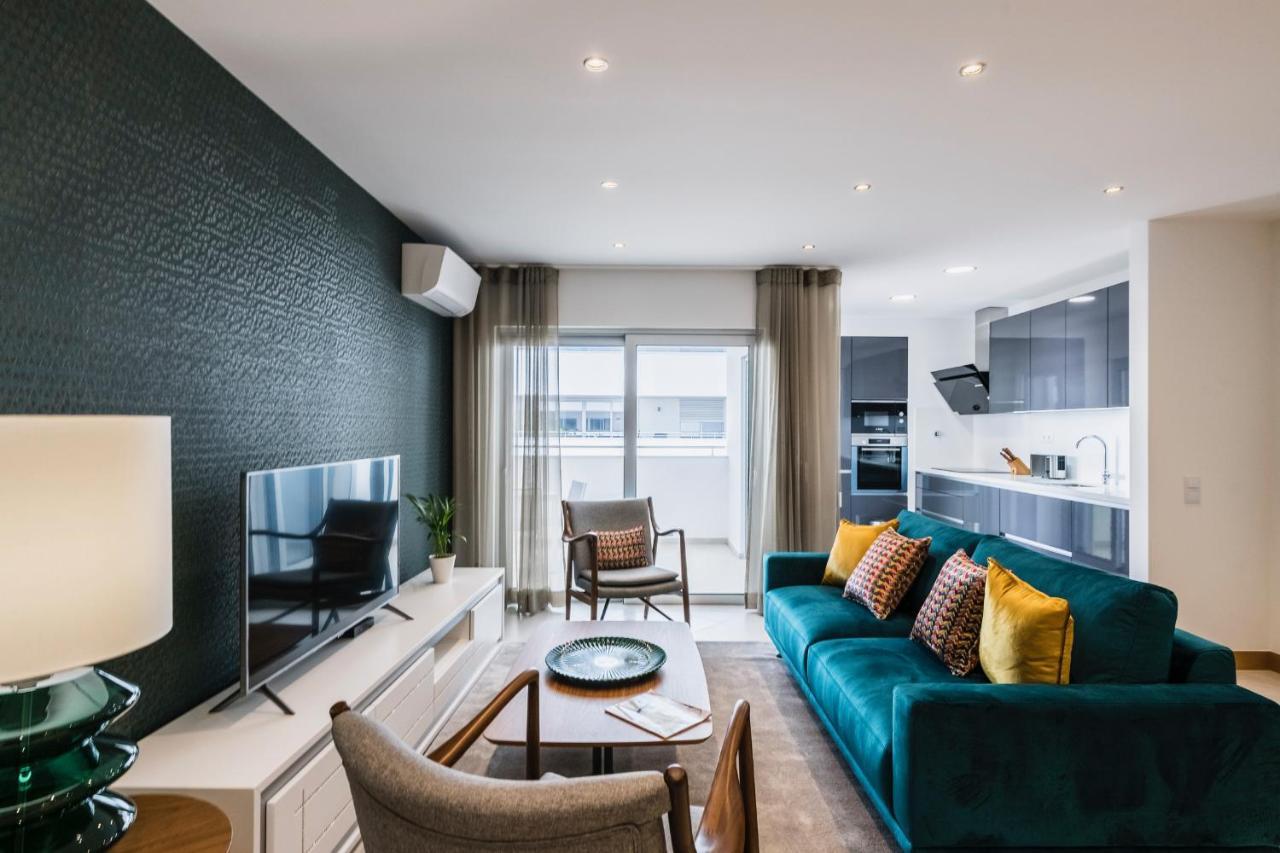 Coolhouses Lagos, 2 Bed Stylish City Flat, Rooftop Shared Pool, Clayheart Bagian luar foto