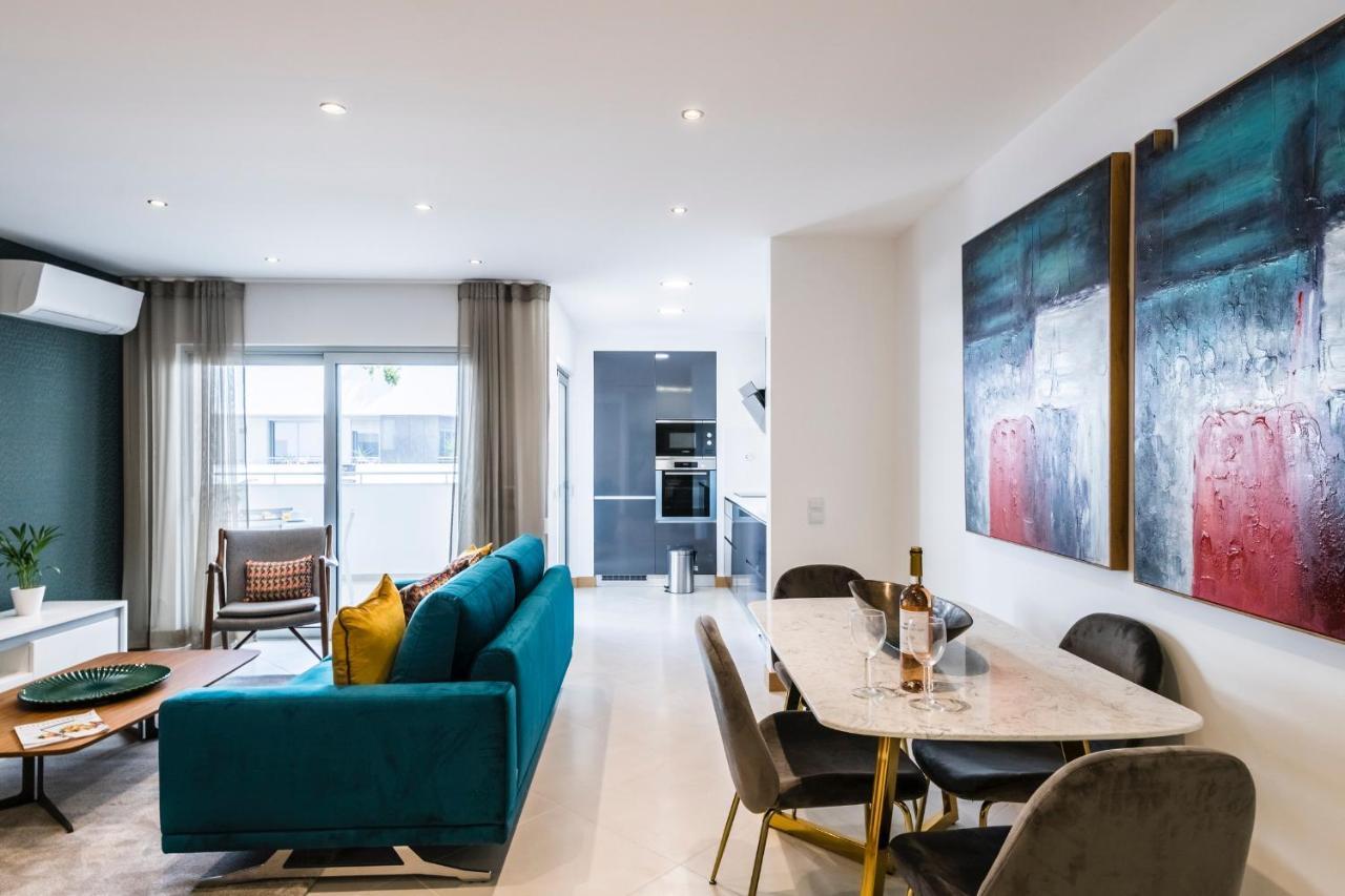 Coolhouses Lagos, 2 Bed Stylish City Flat, Rooftop Shared Pool, Clayheart Bagian luar foto