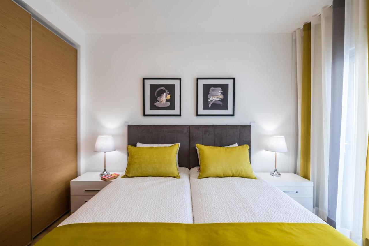 Coolhouses Lagos, 2 Bed Stylish City Flat, Rooftop Shared Pool, Clayheart Bagian luar foto