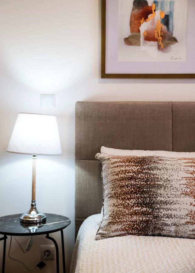 Coolhouses Lagos, 2 Bed Stylish City Flat, Rooftop Shared Pool, Clayheart Bagian luar foto