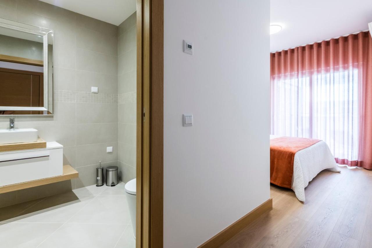 Coolhouses Lagos, 2 Bed Stylish City Flat, Rooftop Shared Pool, Clayheart Bagian luar foto