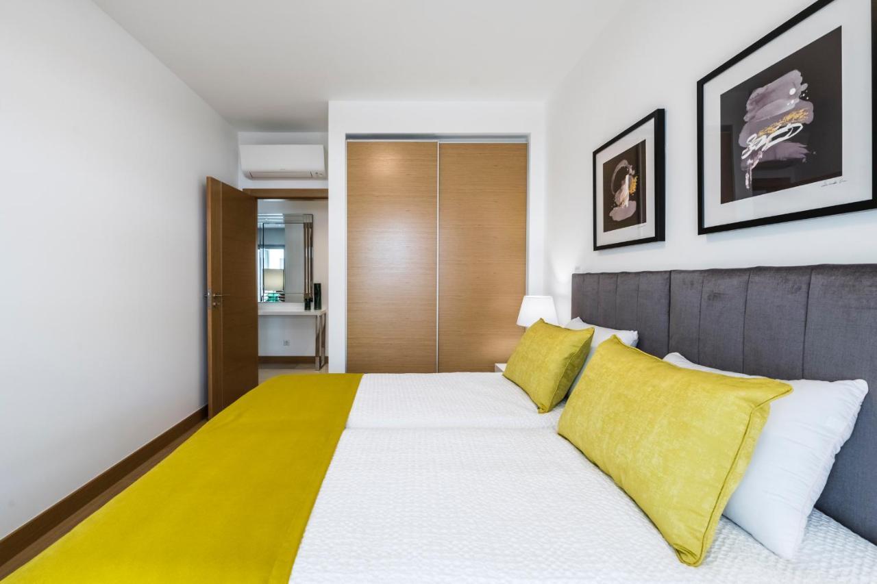 Coolhouses Lagos, 2 Bed Stylish City Flat, Rooftop Shared Pool, Clayheart Bagian luar foto