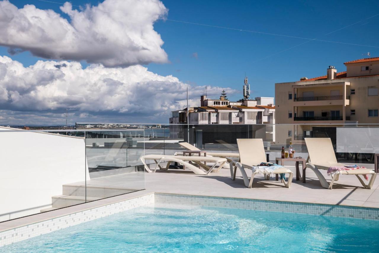 Coolhouses Lagos, 2 Bed Stylish City Flat, Rooftop Shared Pool, Clayheart Bagian luar foto